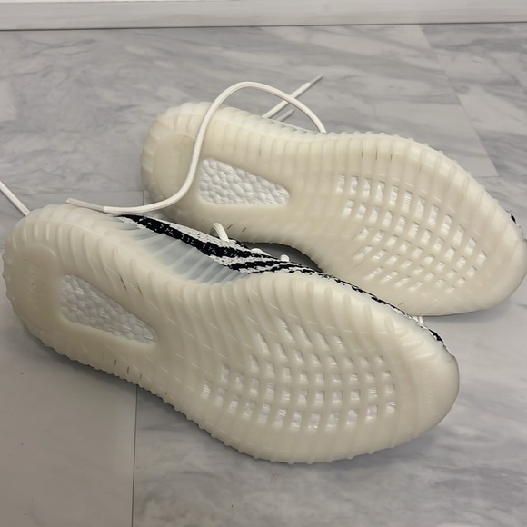 Yeezy Boost 350 V2 - never worn - Picture 6 of 6